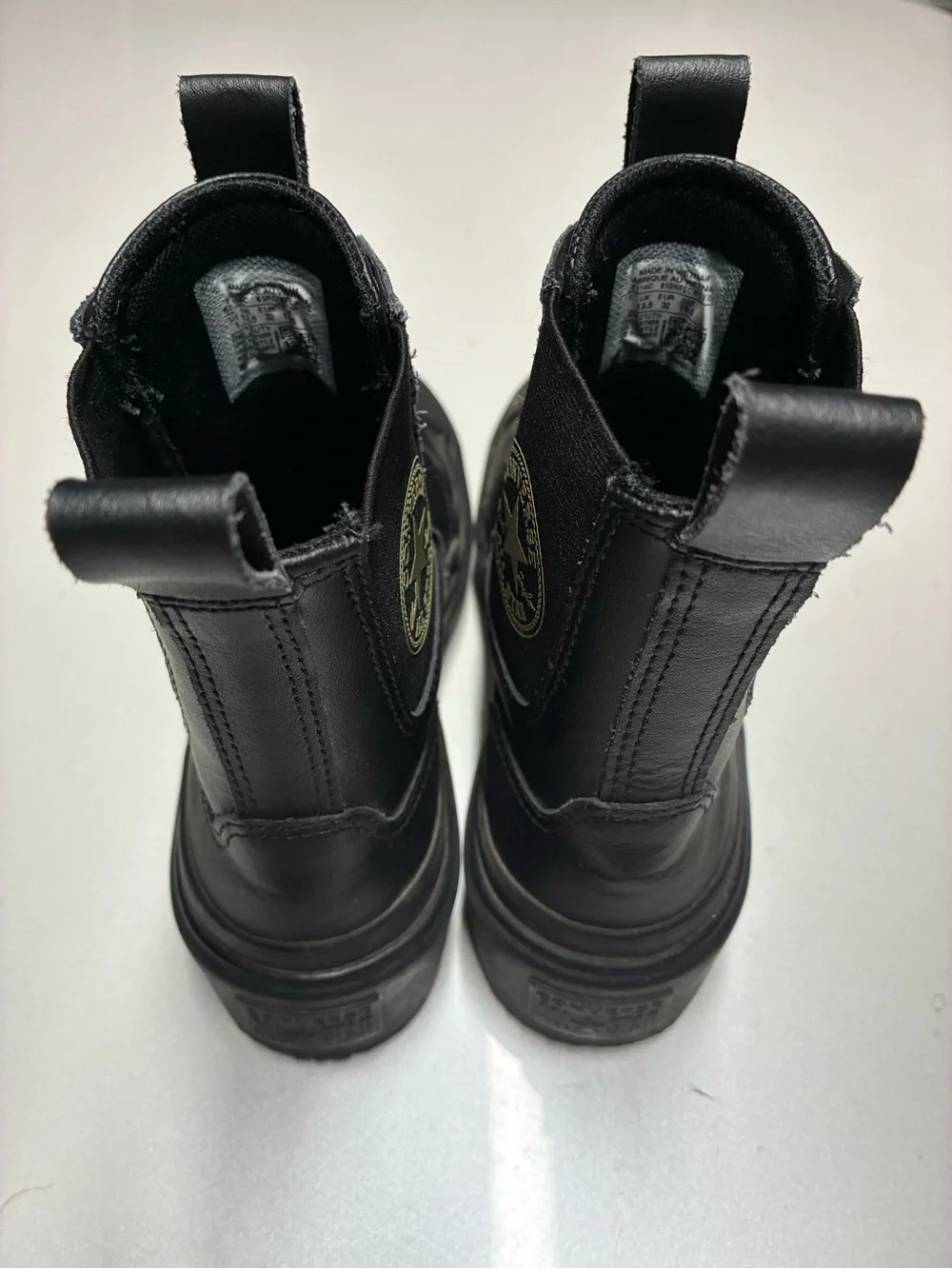 Converse Chuck Taylor All Star Lugged Chelsea Boot kids size 1